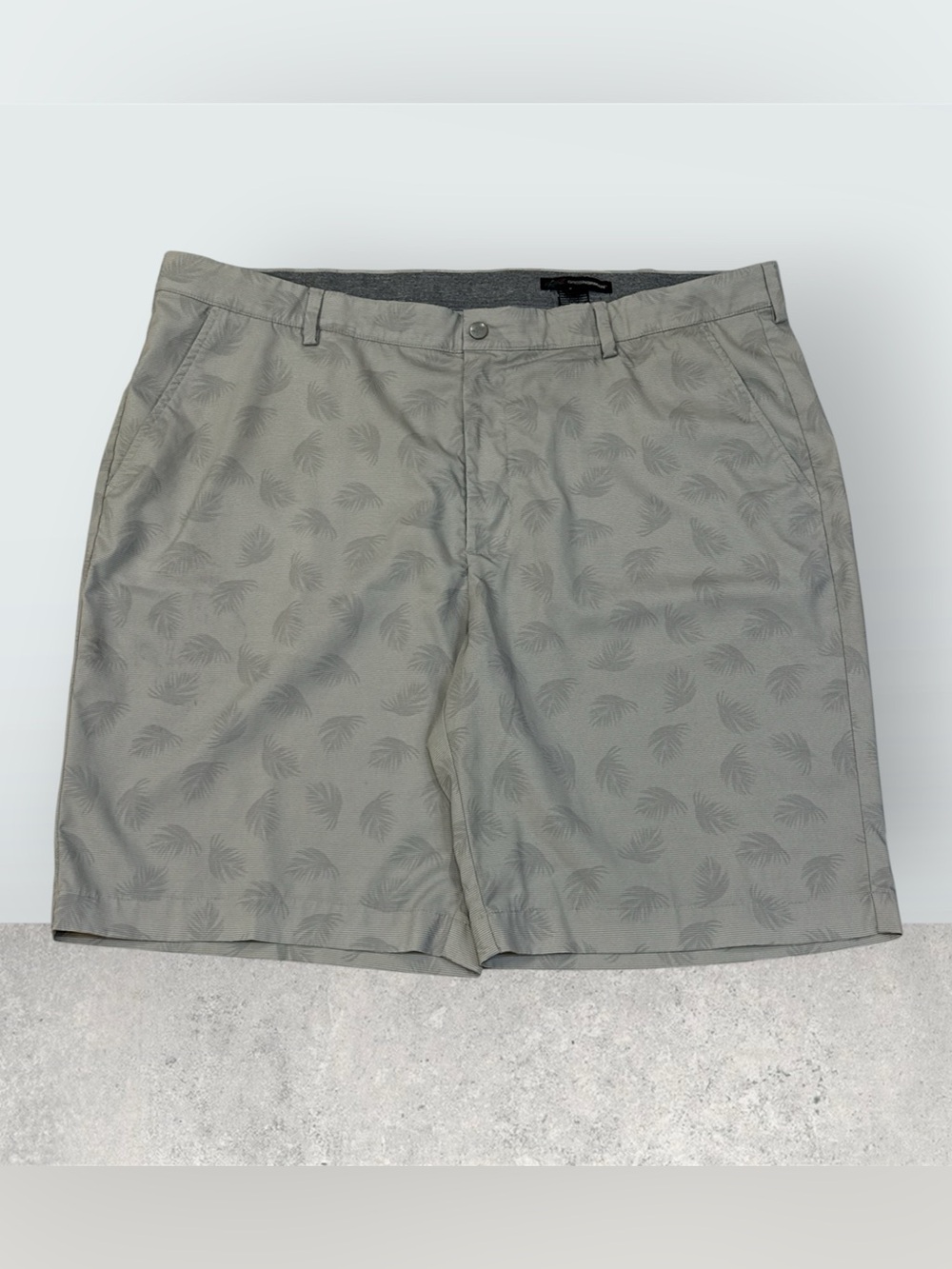 Greg Norman Men's Play Dry Golf Shorts, Gray Leaf Print Size 40
